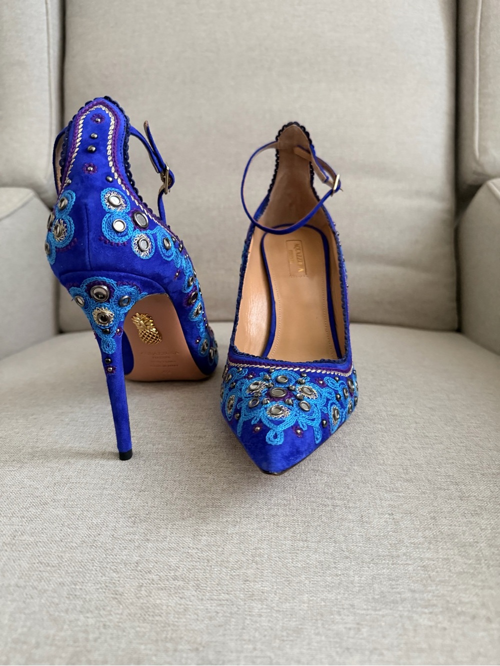 Aquazzura 4.25" Stiletto Heel
Pumps in Blue Suede and Crystals EU42 (US 12) - Picture 5 of 6